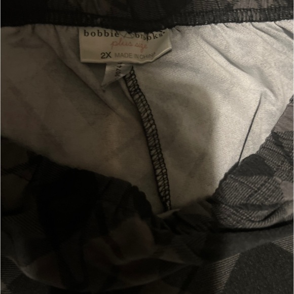 Bobbie Brooks Black and Gray Plaid Joggers - Picture 2 of 2